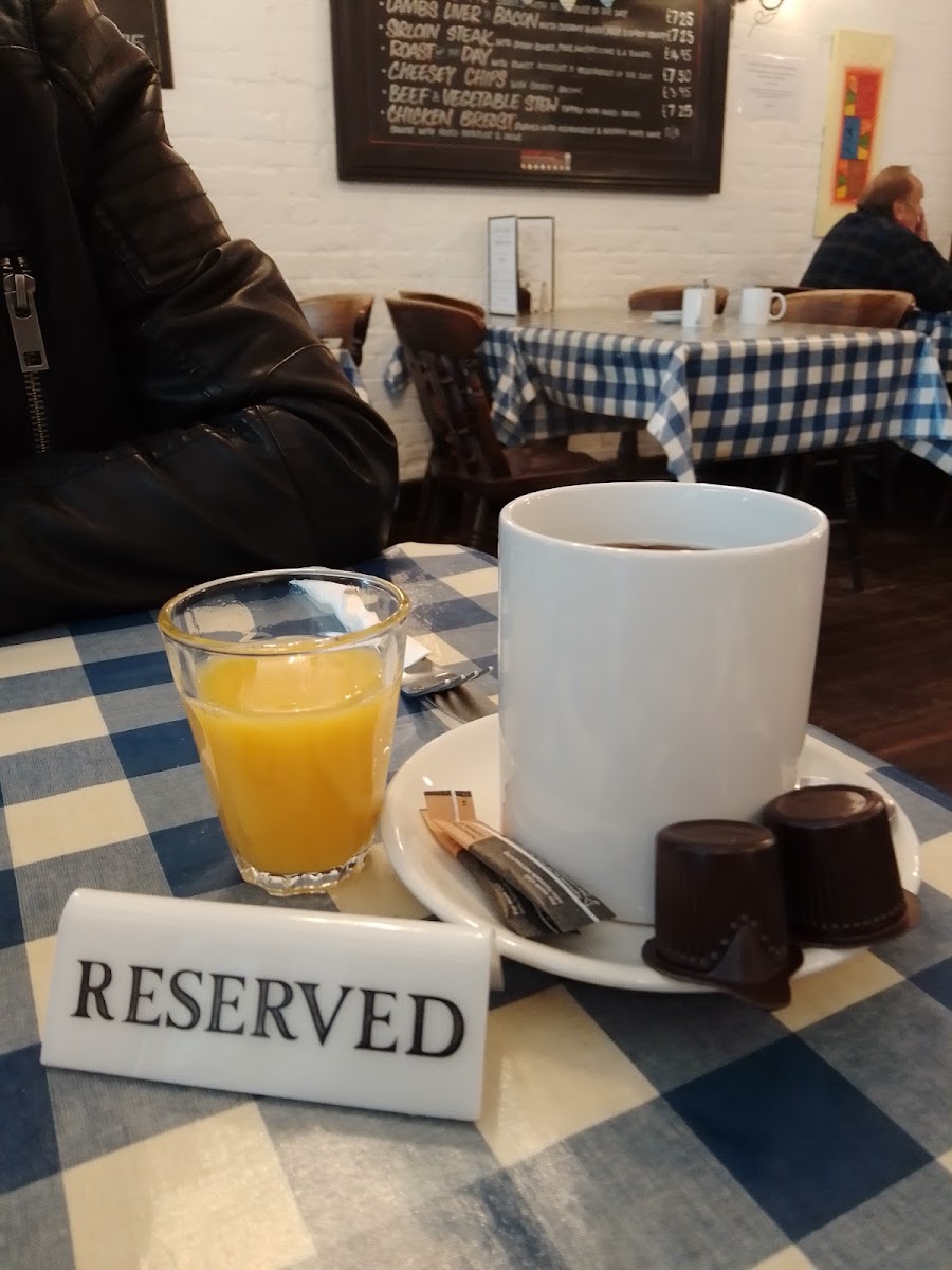 Binnies Cafe-6
