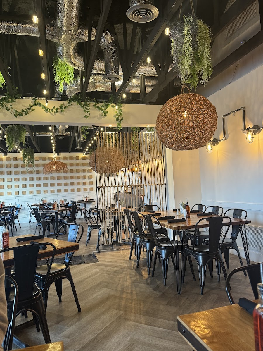 Bistrology Breakfast Brunch & Dinner