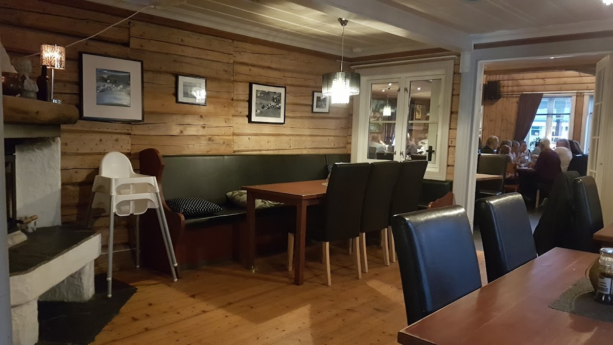 Bjørkhov Cafe, Bar & Pizzarestaurant