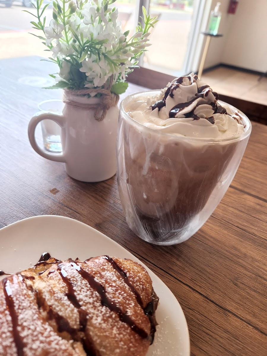 Black And White Coffee House-10