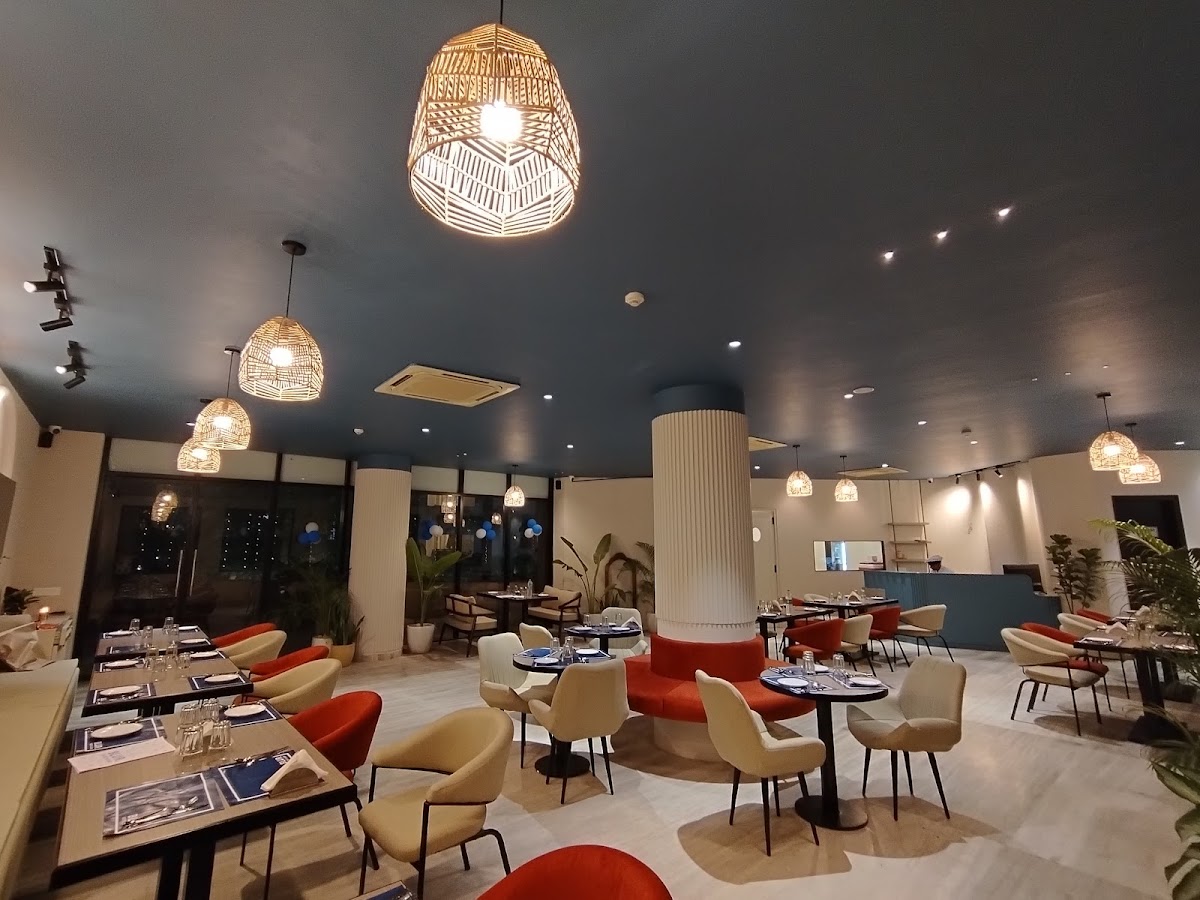 Blur Bistro & Bar