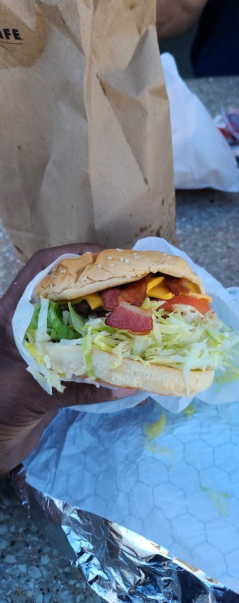 Bob's Giant Burgers-4