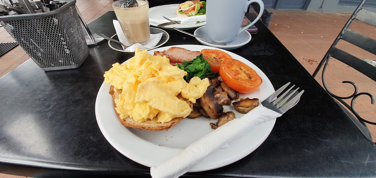 Bon Appetit Cafe-9