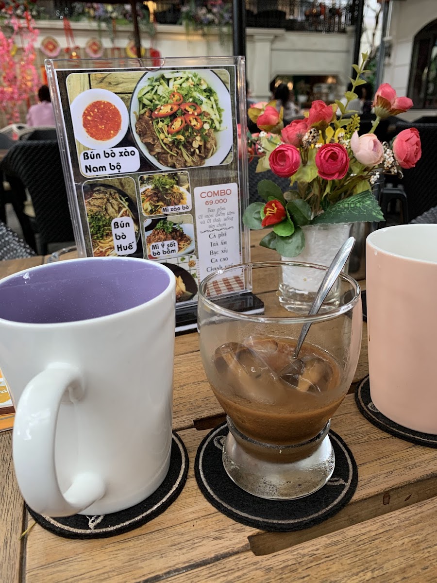 Bonjour Café-7