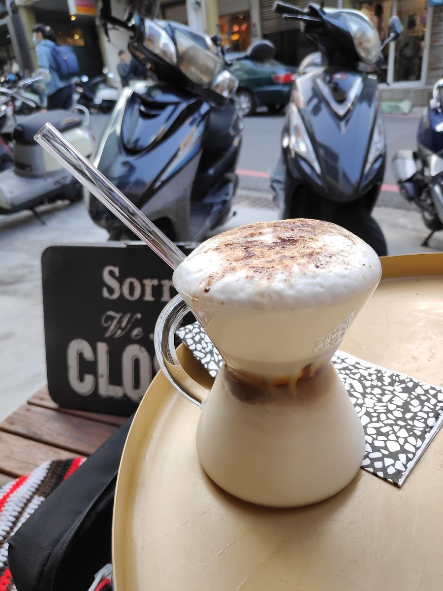Born 2 Her Cafe-8