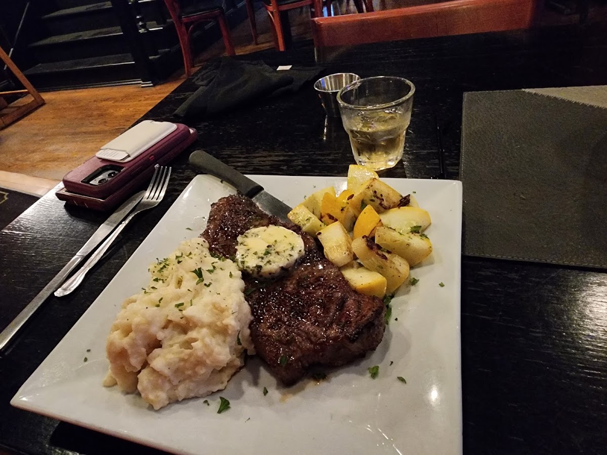Brady's Pub & Restaurant-4
