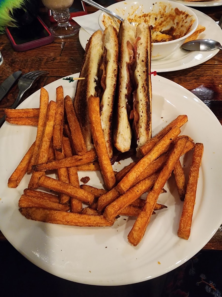 Brady's Pub & Restaurant-7