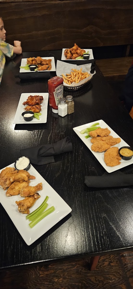 Brady's Pub & Restaurant-8