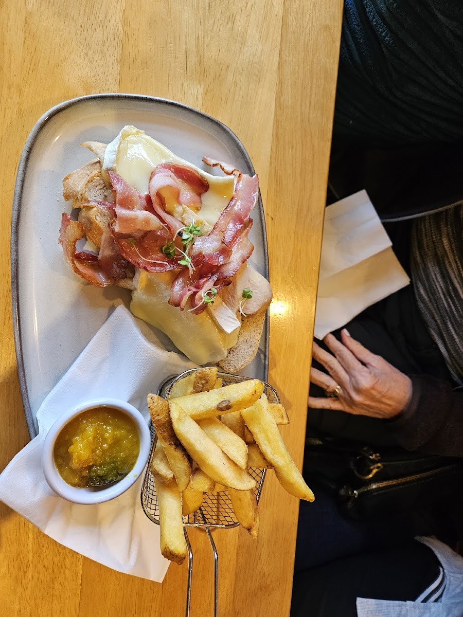 Bridge Cafe & Bistro-8