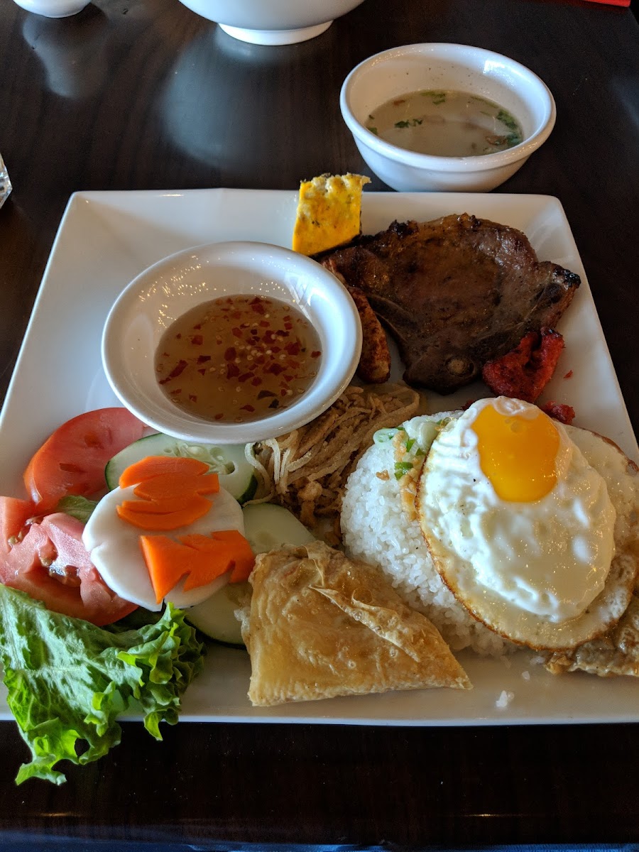 Broken Rice & Pho Restaurant Com Tam Viet-10