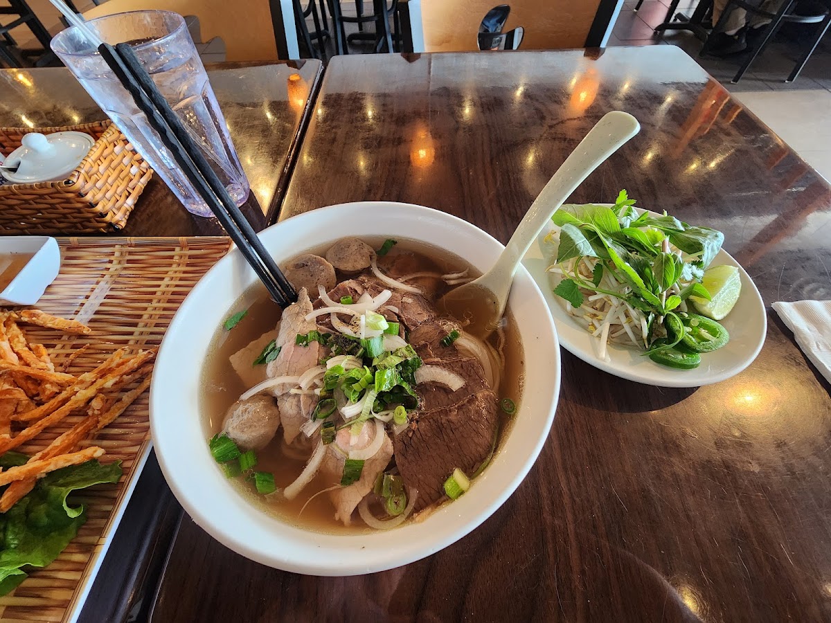 Broken Rice & Pho Restaurant Com Tam Viet-4