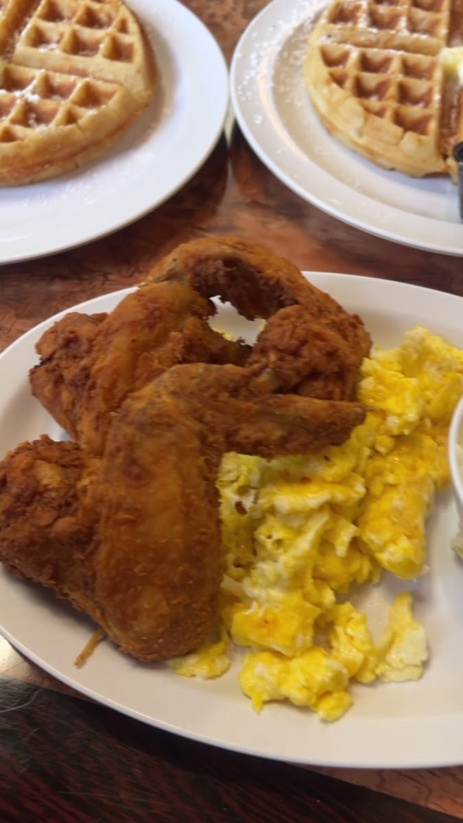 B's Chicken & Waffles-2
