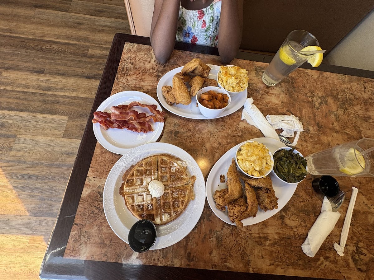 B's Chicken & Waffles-5
