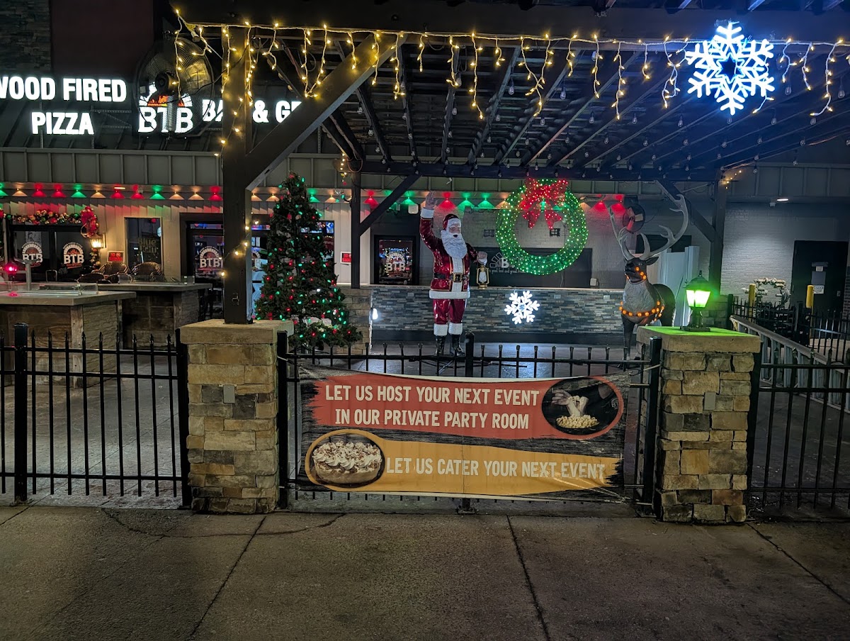 Btb Wood Fired Pizza Bar & Grill-3