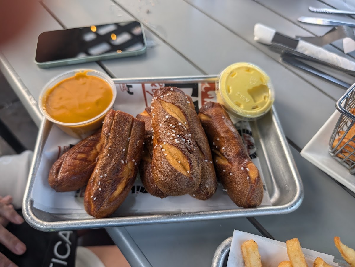 Btb Wood Fired Pizza Bar & Grill-8