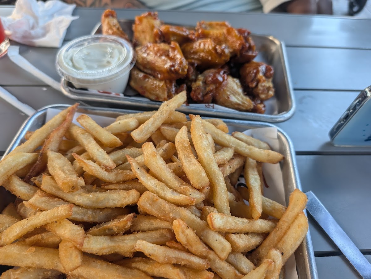 Btb Wood Fired Pizza Bar & Grill-9