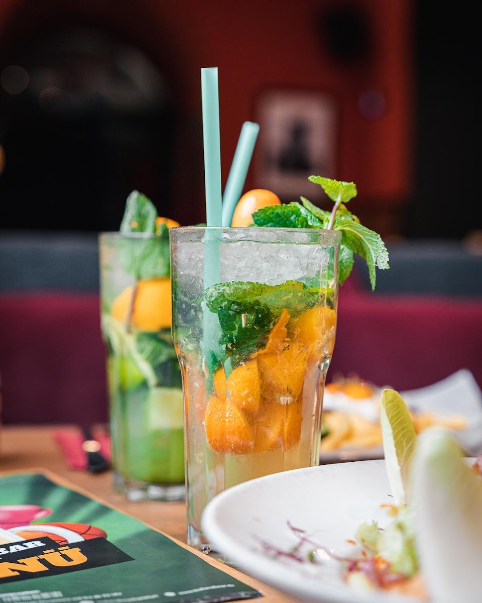 Bull & Bear Restaurant & Sportsbar-5