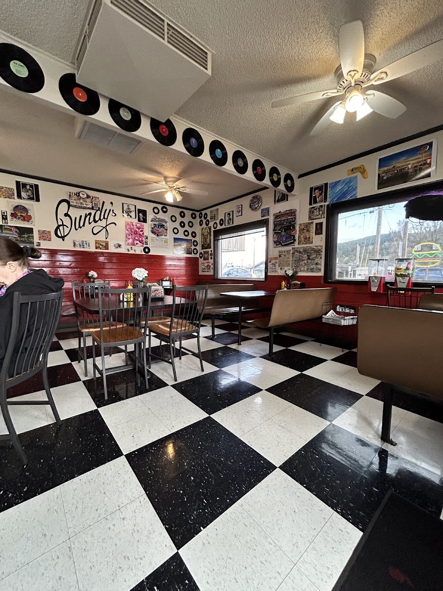 Bundy's Cafe Drive-In-4