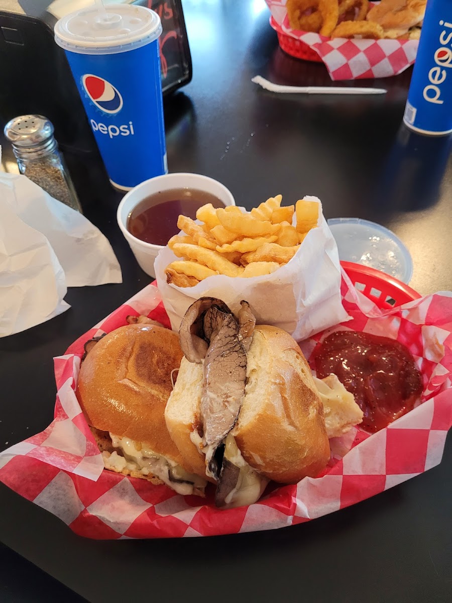Bundy's Cafe Drive-In-9