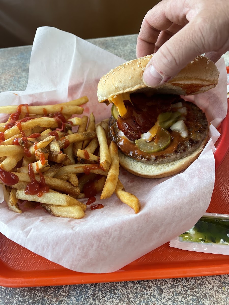 Burger Baron Onoway-8