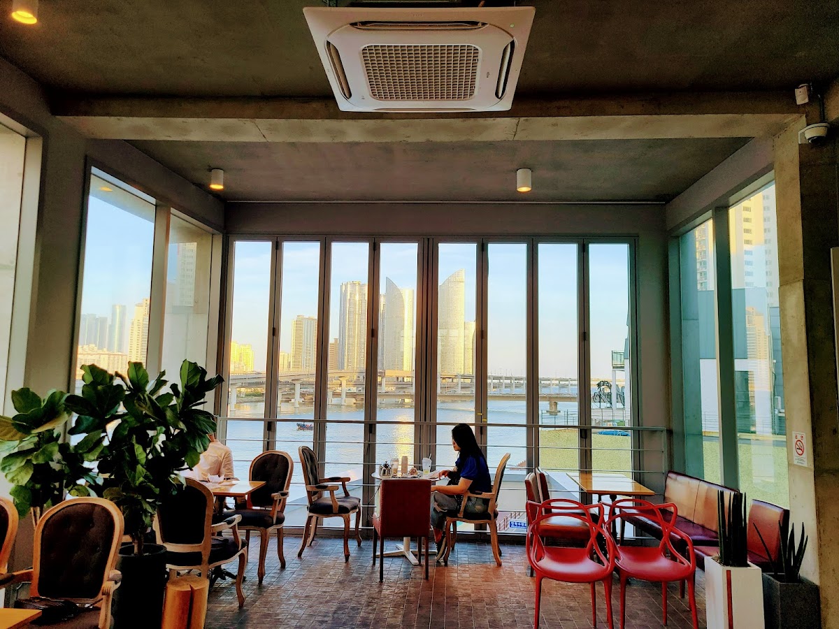 Cafe Afternoon Tea