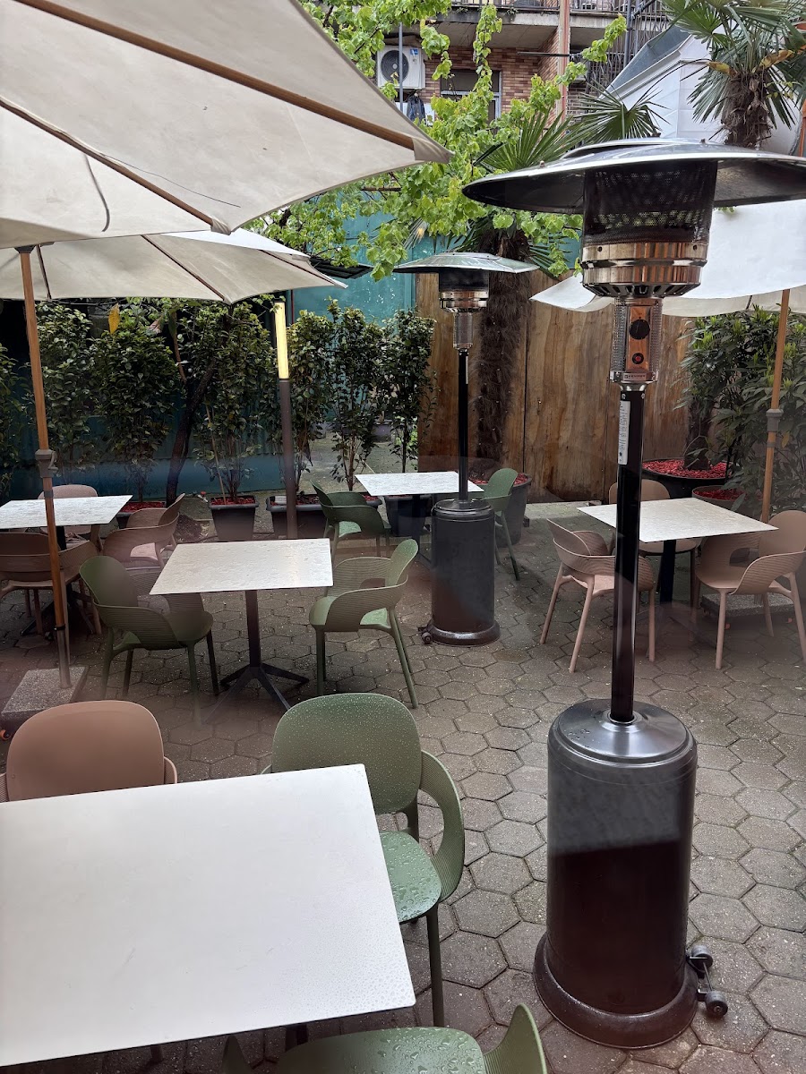 Cafe Daphna Batumi-3