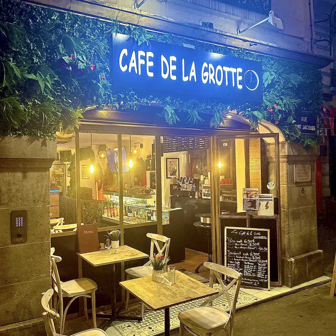 Café De La Grotte