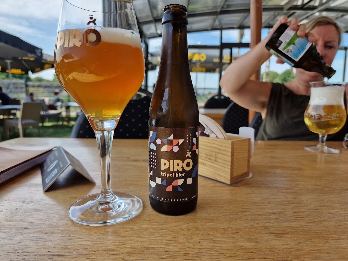 Cafe De Landsman-9