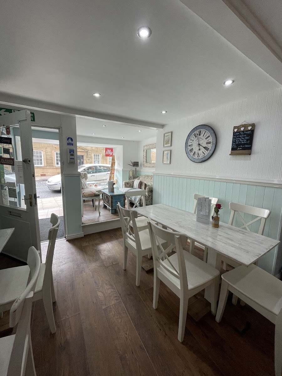 Cafe Des Amis-4