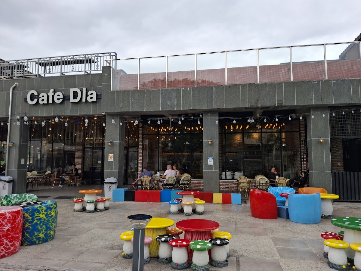 Cafe Dia Clark