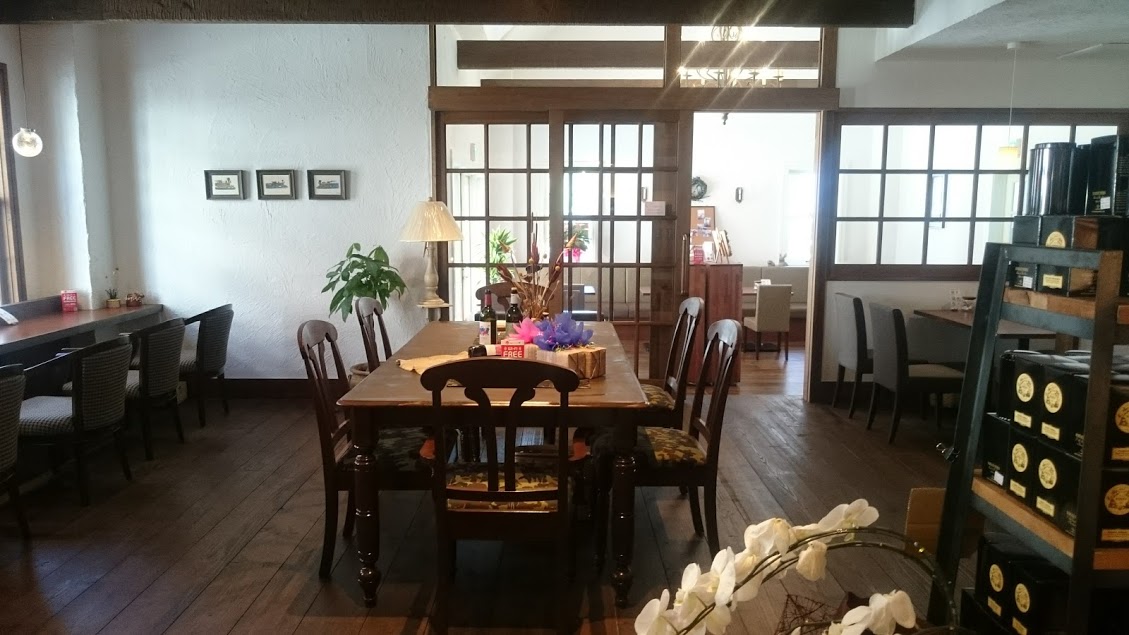 Cafe Dining 806