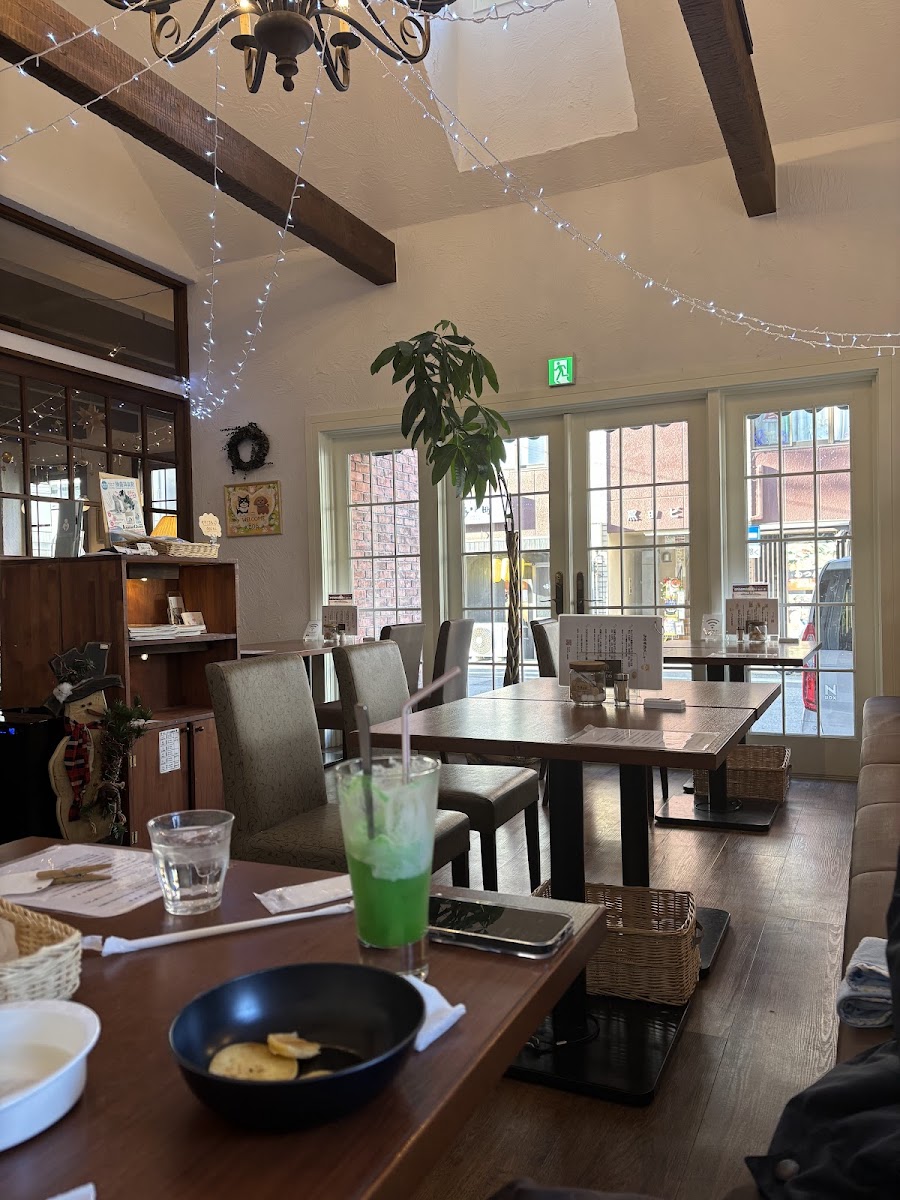 Cafe Dining 806-3