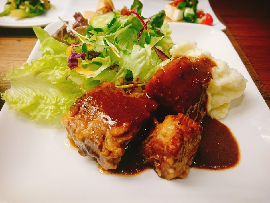 Cafe Dining 806-4