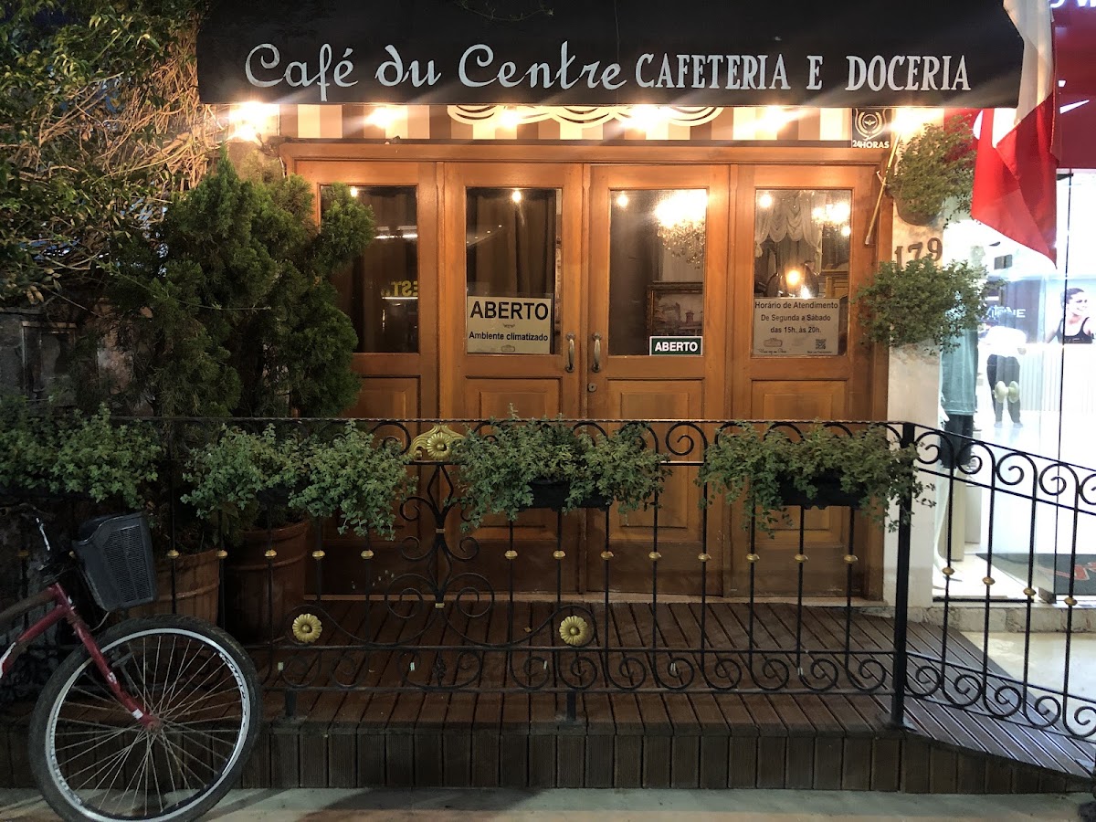 Cafe Du Centre Cafeteria And Doceria