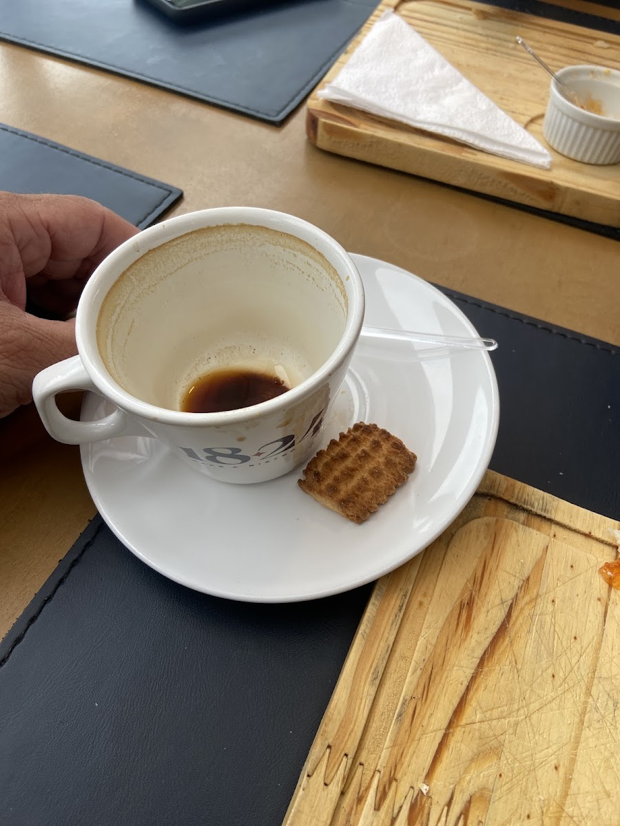 Café E Bistrô 1824-5