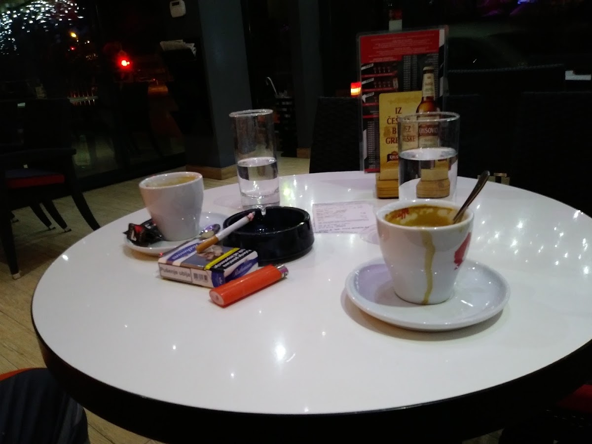 Cafe F1-10