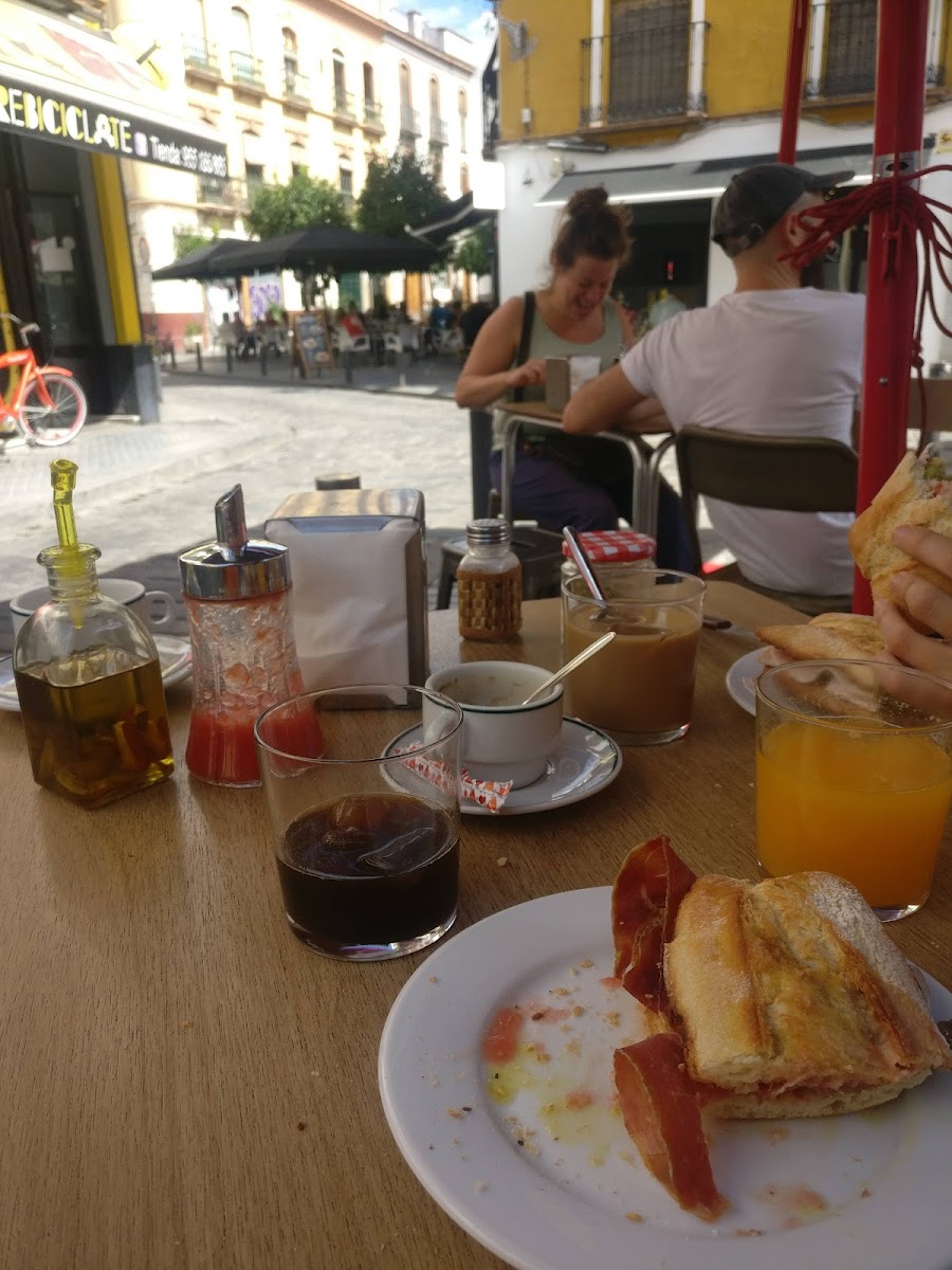 Cafe Hercules-7