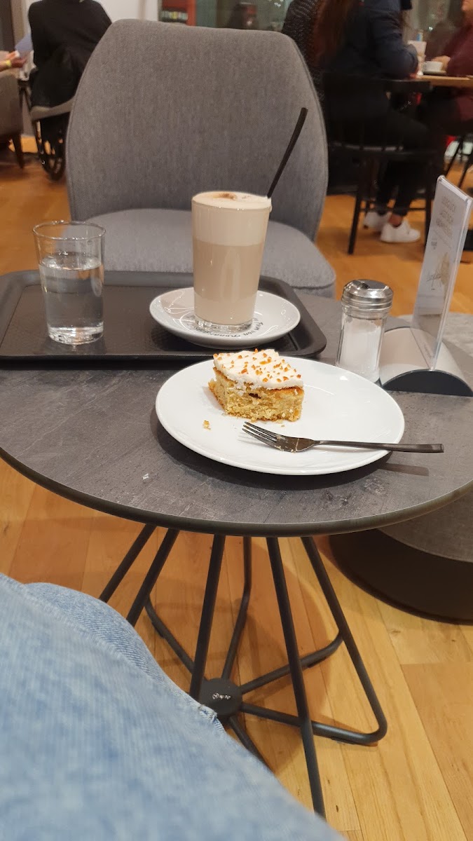 Cafe Im Hugendubel-8