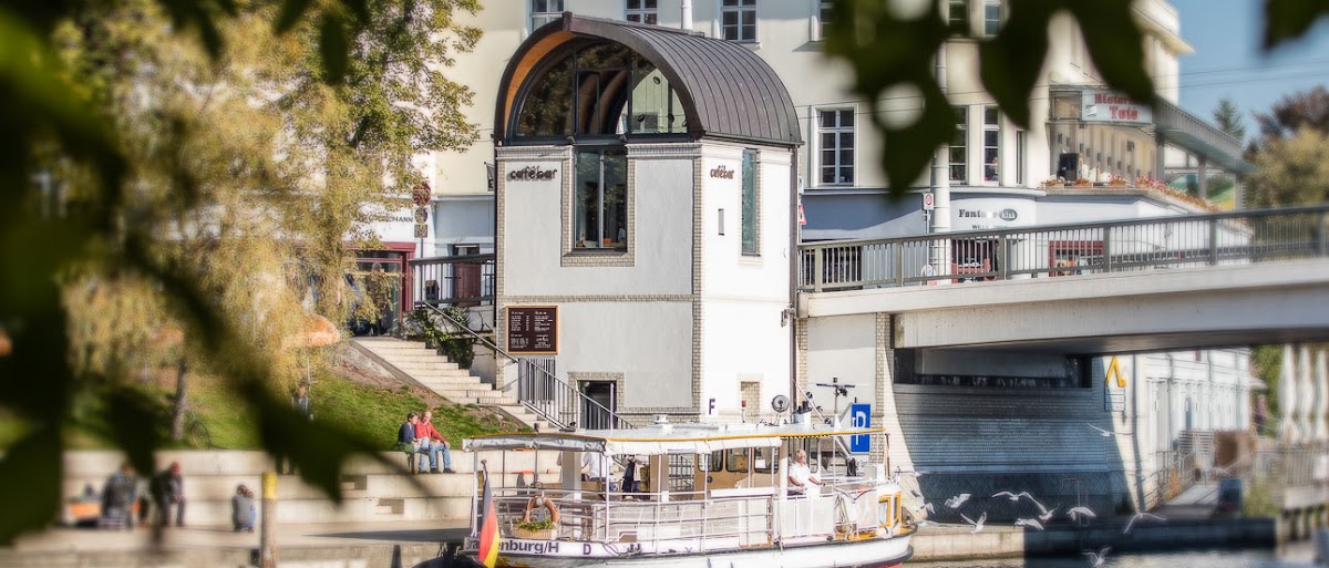 Café In The Bridge House