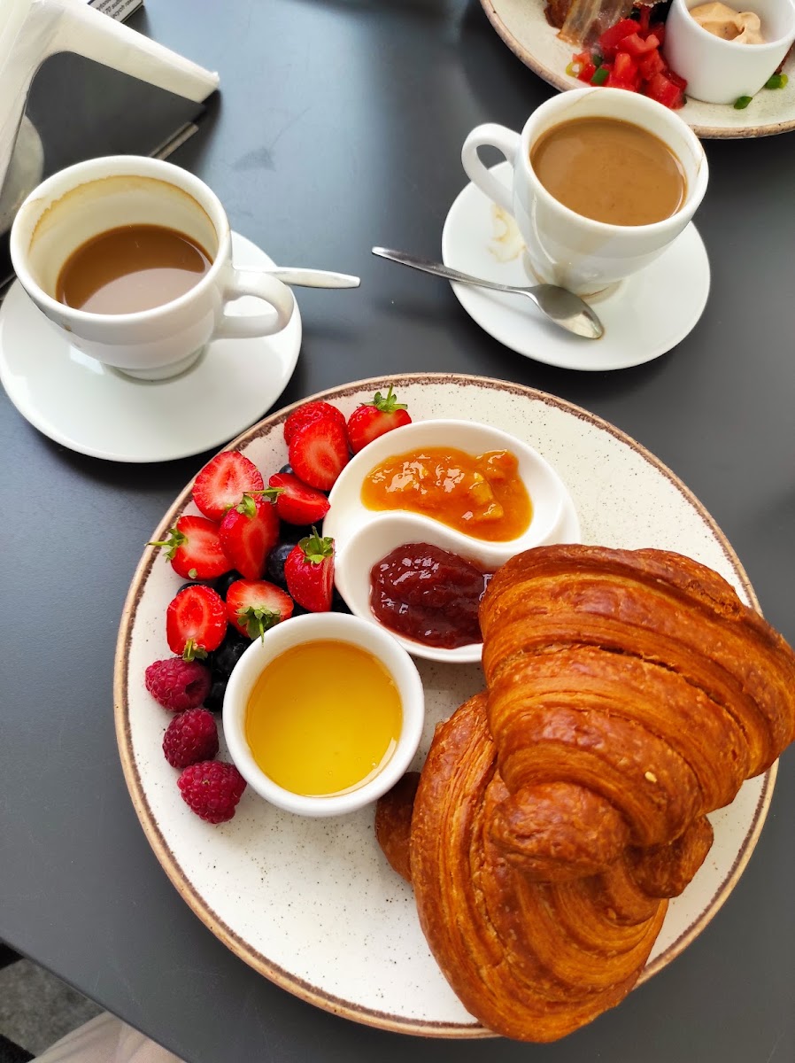 Cafe Melba - Rog Mickiewicza I Boh. Warszawy-6