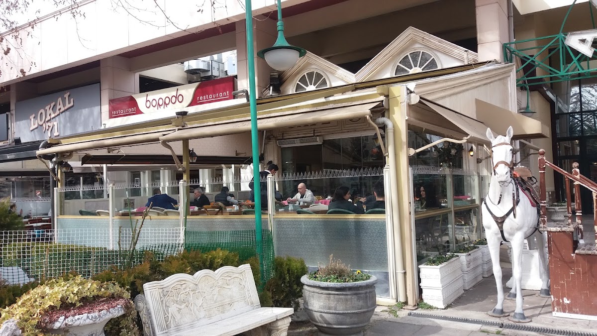 Cafe Neuhaus
