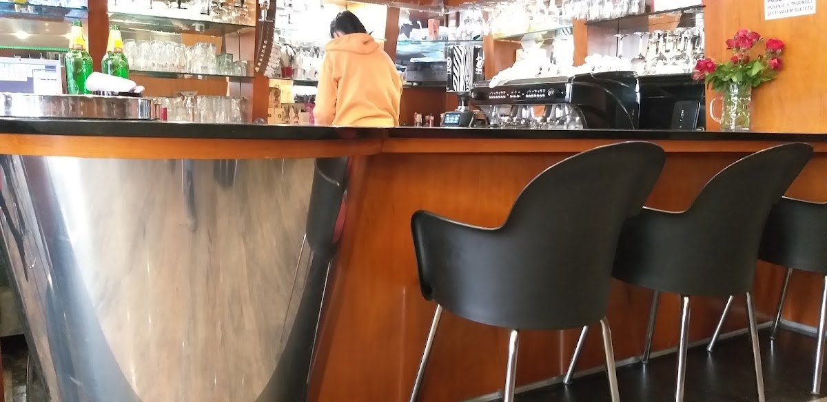 Caffe Bar Triton-4