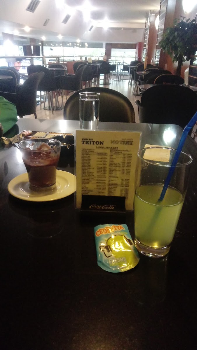 Caffe Bar Triton-9