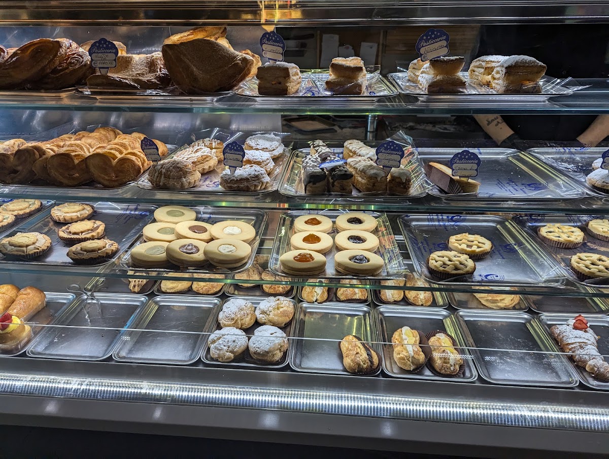 Caffetteria Degli Azzurri. Tabaccheria Elfbar Point-4