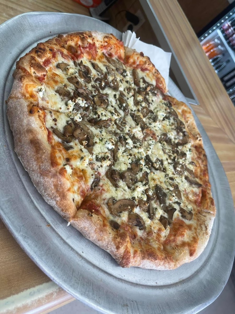 Charlie's Pizza-10
