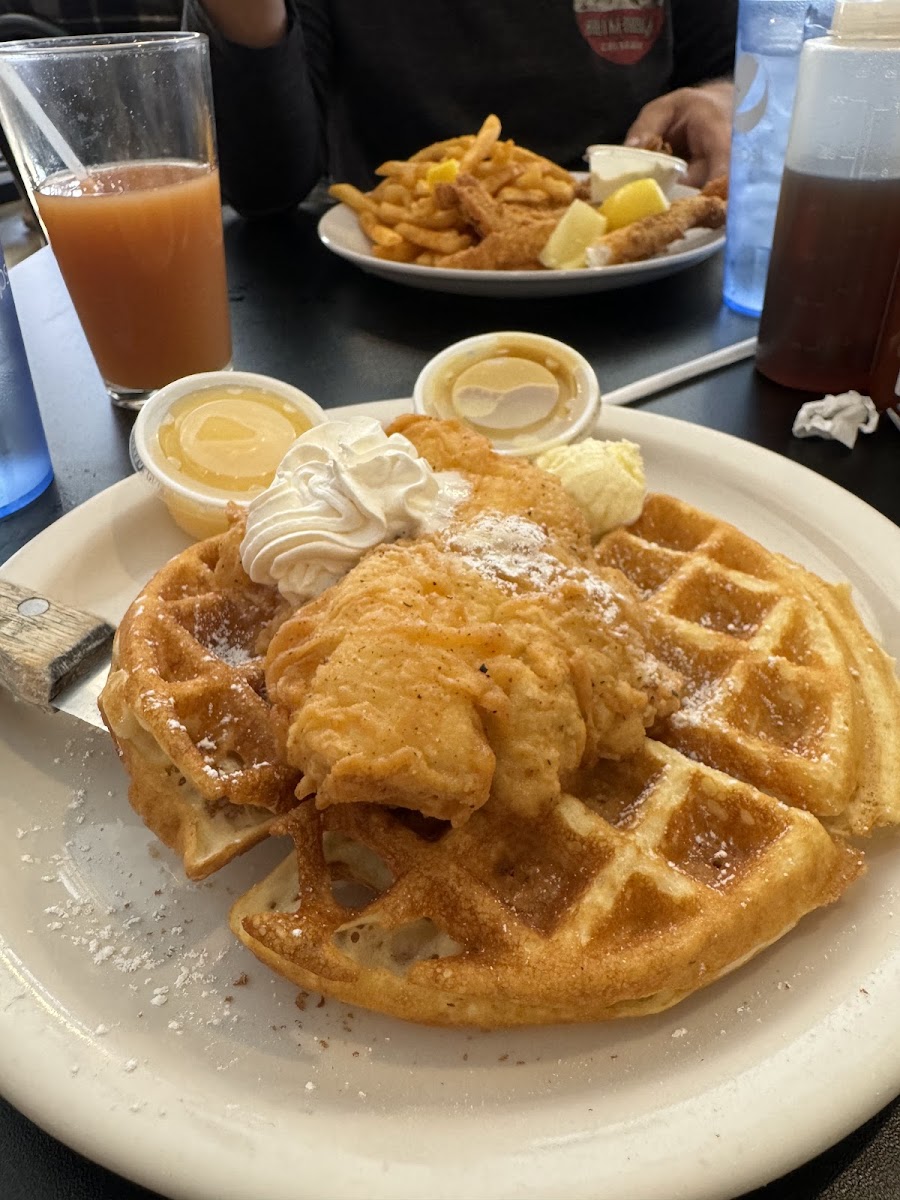 Charlie's Place Eatery-8