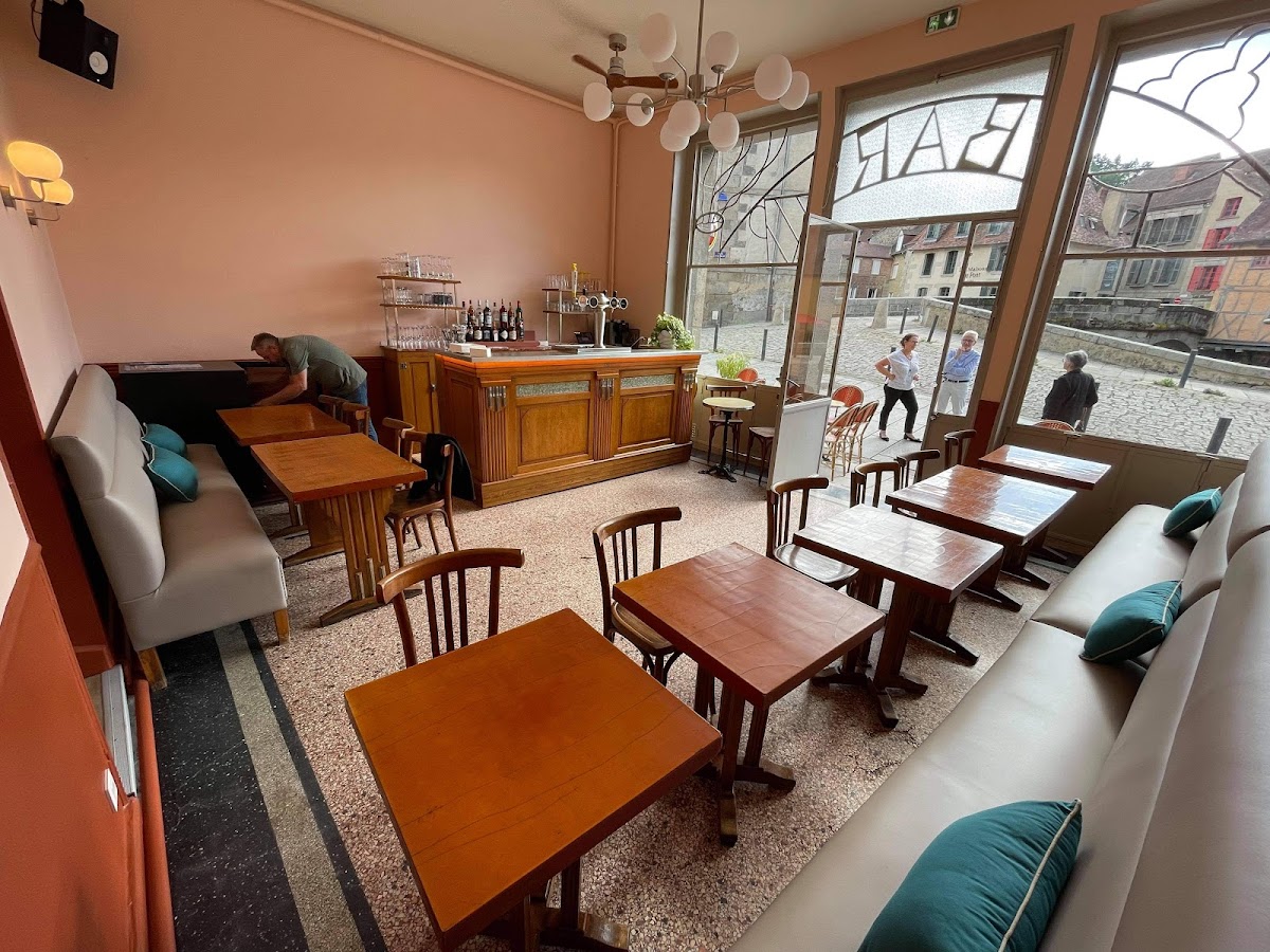 Chez Armand Le Bistrot Art Déco À Aubusson