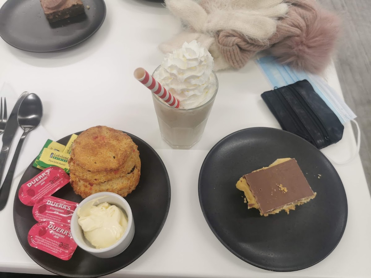 Claud's Coffee Shop & Dessert Parlour-5