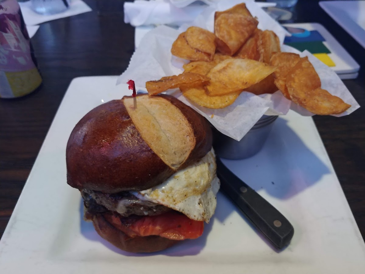 Cold Beers & Cheeseburgers-10