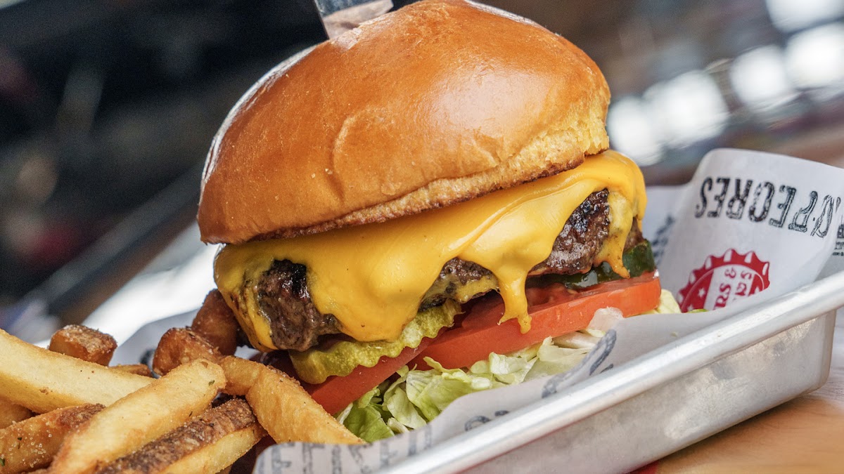 Cold Beers & Cheeseburgers-4